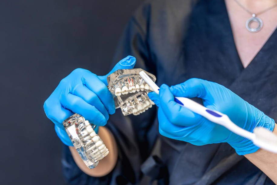 วิธีดูแลฟันระหว่างจัดฟัน ให้สะอาด ลดเสี่ยงฟันผุ